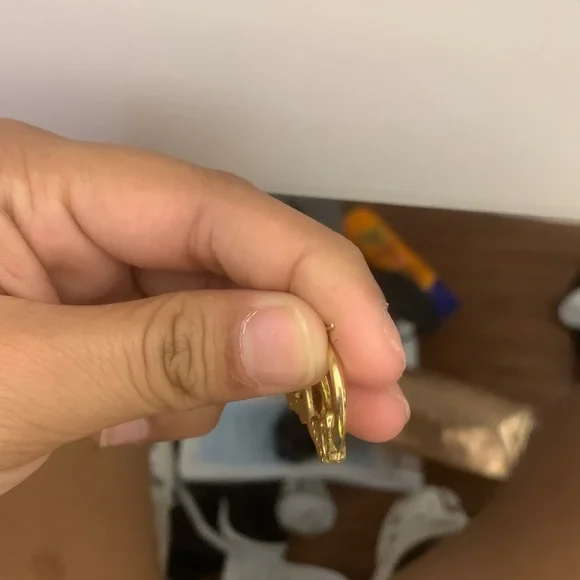 Gold butterfly earrings - Picture 2 of 4